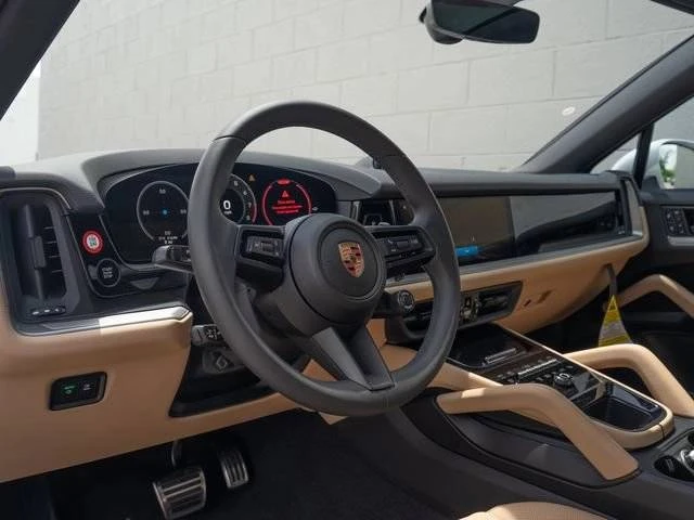 2026 Porsche 9Y0/9Y3 Cayenne Coupe - Image 4 of 5