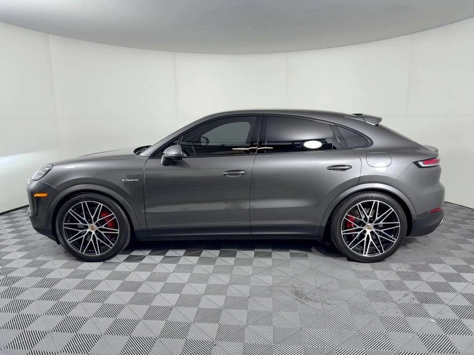 2026 Porsche 9Y0/9Y3 Cayenne Coupe - Image 2 of 4