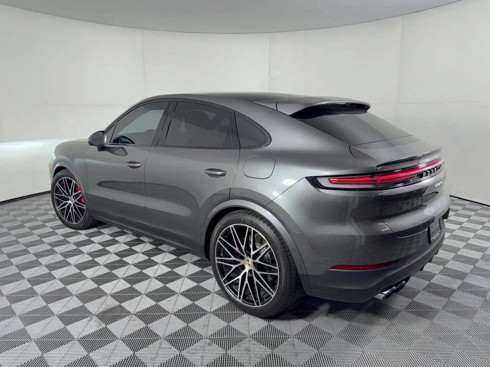 2026 Porsche 9Y0/9Y3 Cayenne Coupe - Image 3 of 4