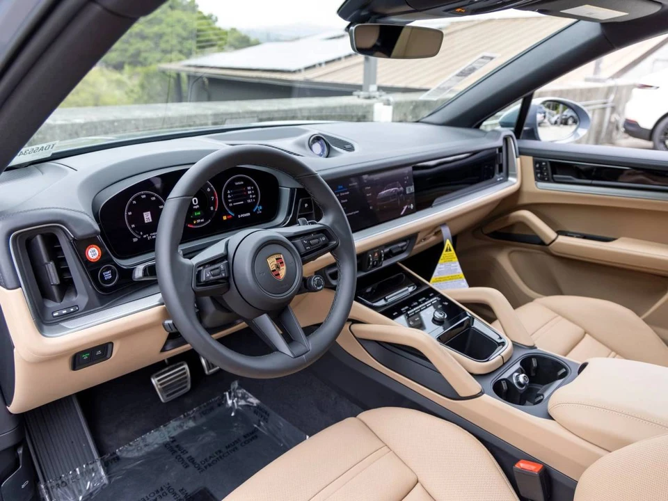 2026 Porsche 9Y0/9Y3 Cayenne Coupe - Image 4 of 5