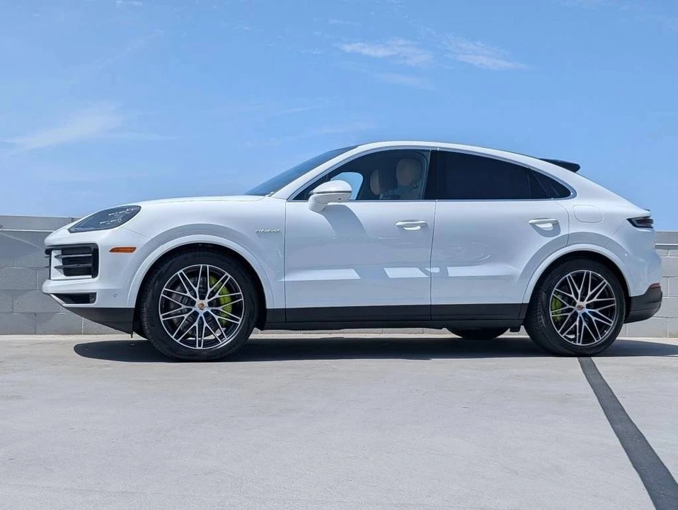 2026 Porsche 9Y0/9Y3 Cayenne Coupe - Image 2 of 5