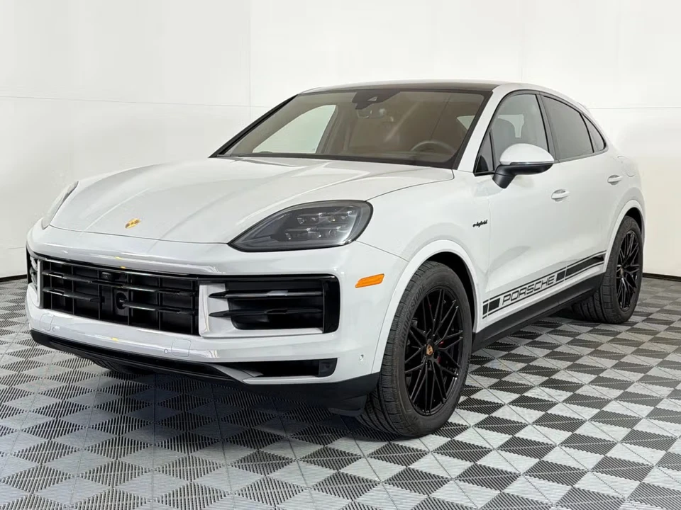 2026 Porsche 9Y0/9Y3 Cayenne Coupe - Image 4 of 31