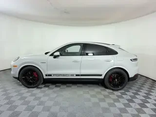 2026 Porsche 9Y0/9Y3 Cayenne Coupe - Image 13 of 31