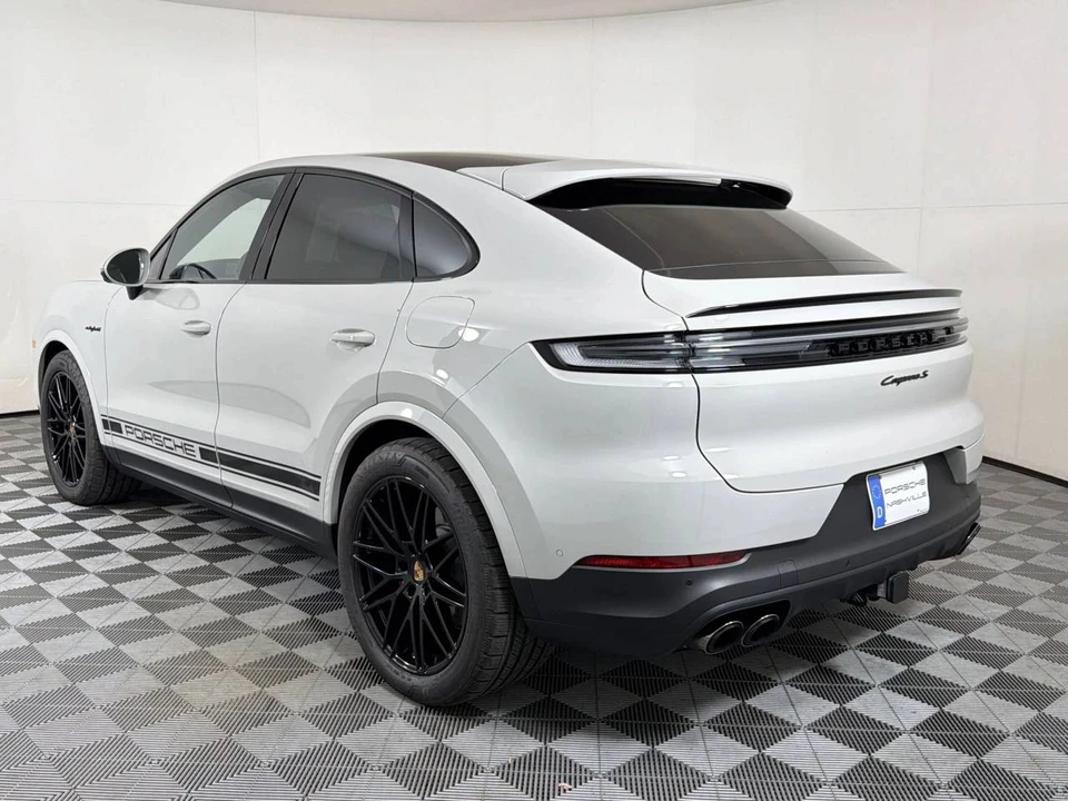 2026 Porsche 9Y0/9Y3 Cayenne Coupe - Image 3 of 5