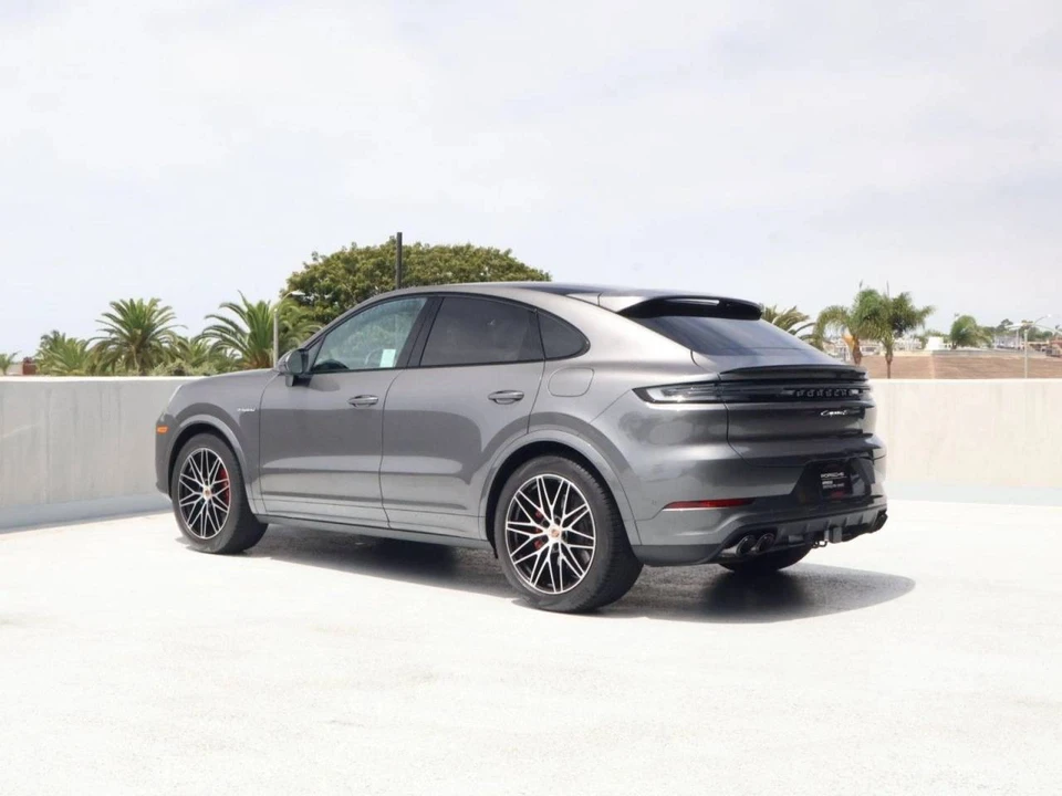 2026 Porsche 9Y0/9Y3 Cayenne Coupe - Image 3 of 5