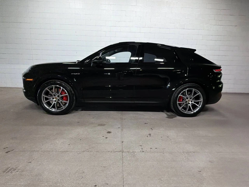 2026 Porsche 9Y0/9Y3 Cayenne Coupe - Image 2 of 4