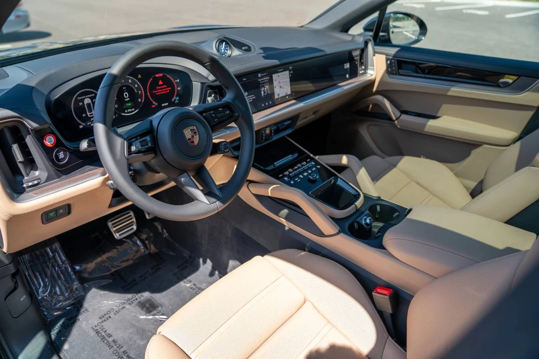 2026 Porsche 9Y0/9Y3 Cayenne Coupe - Image 5 of 5
