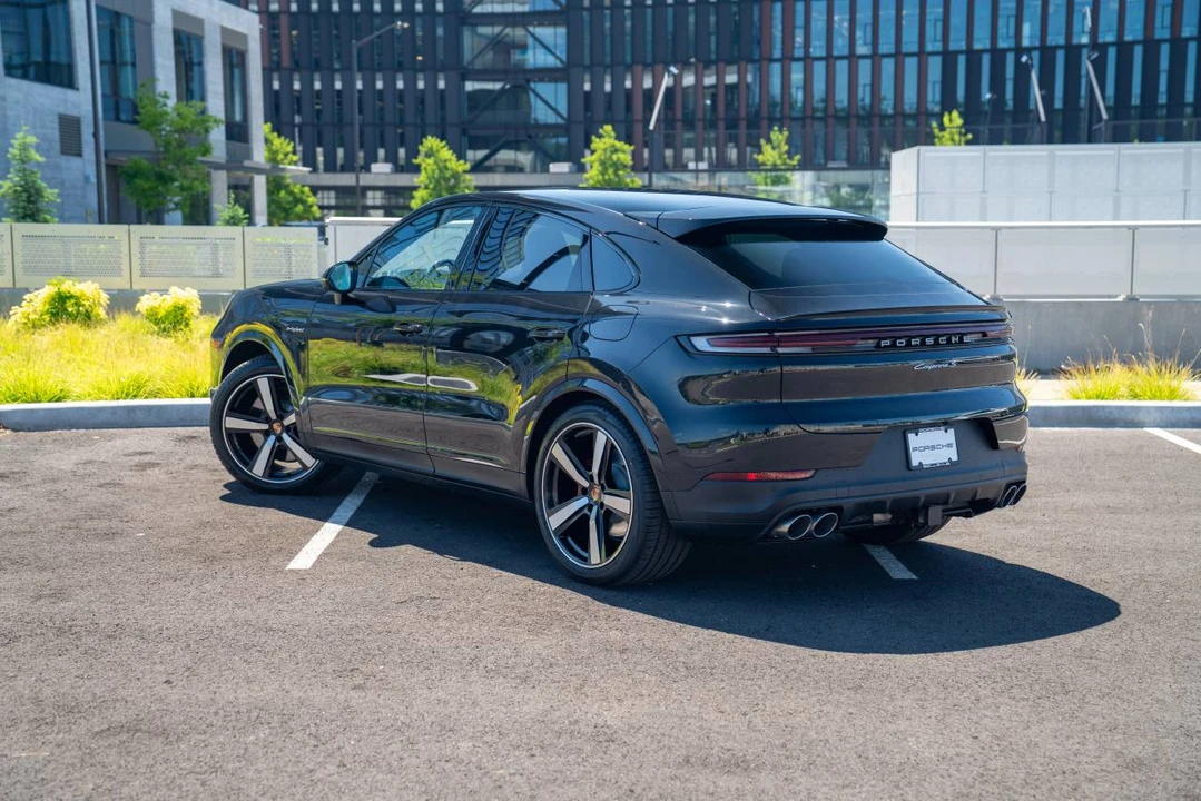 2026 Porsche 9Y0/9Y3 Cayenne Coupe - Image 3 of 5