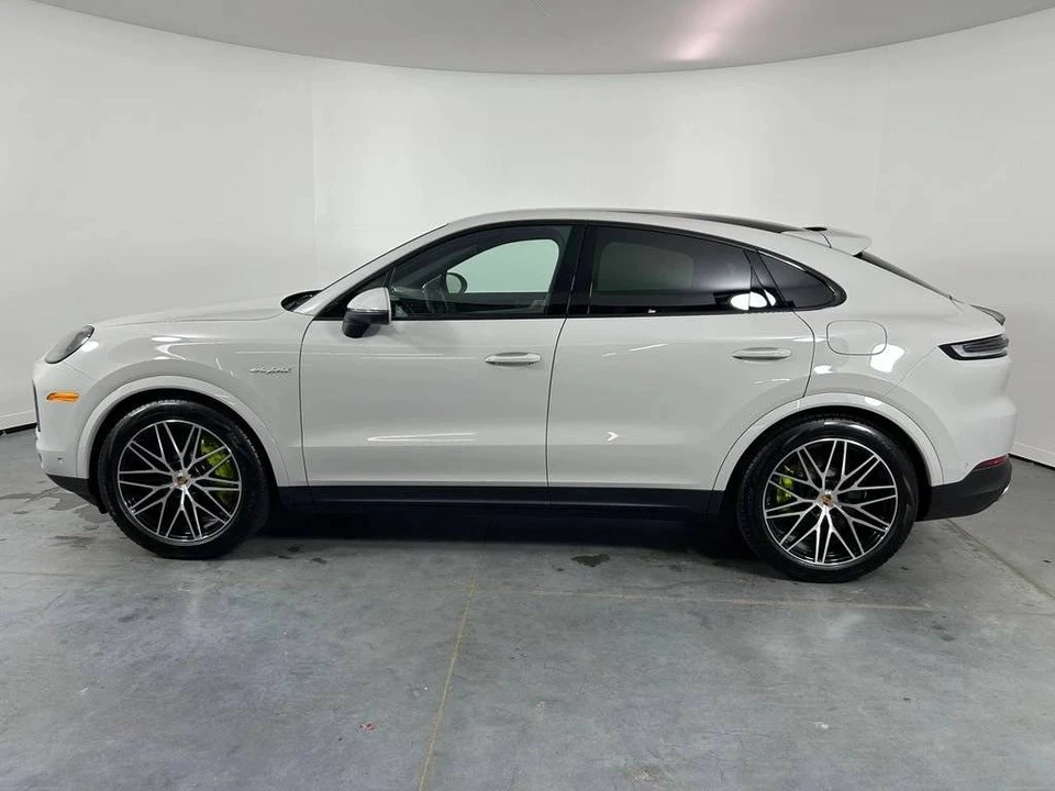 2026 Porsche 9Y0/9Y3 Cayenne - Image 2 of 4