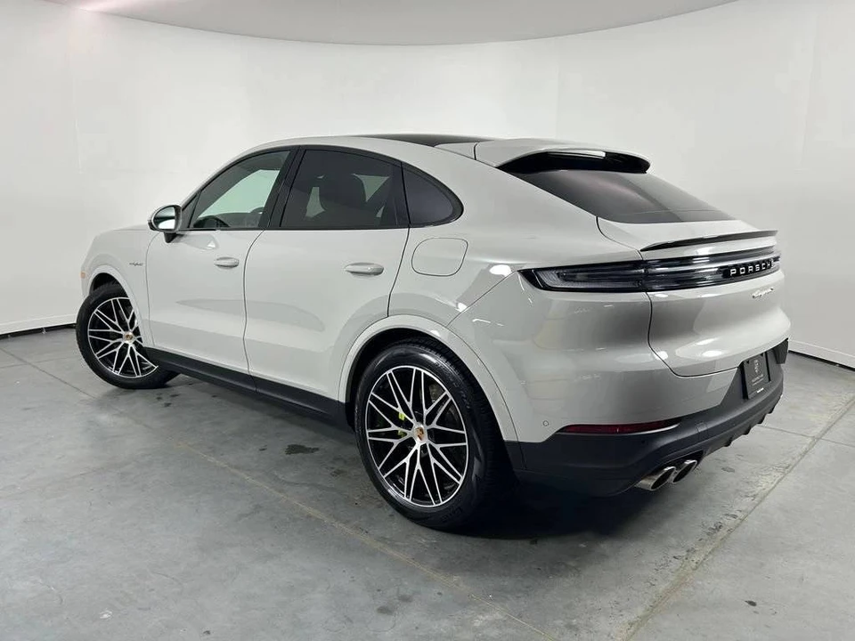 2026 Porsche 9Y0/9Y3 Cayenne - Image 3 of 4
