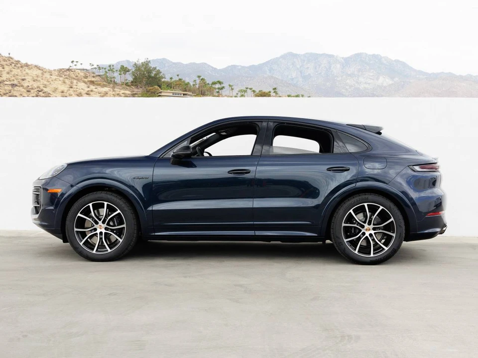 2026 Porsche 9Y0/9Y3 Cayenne Coupe - Image 2 of 5