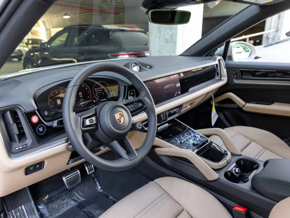 2026 Porsche 9Y0/9Y3 Cayenne Coupe - Image 4 of 4