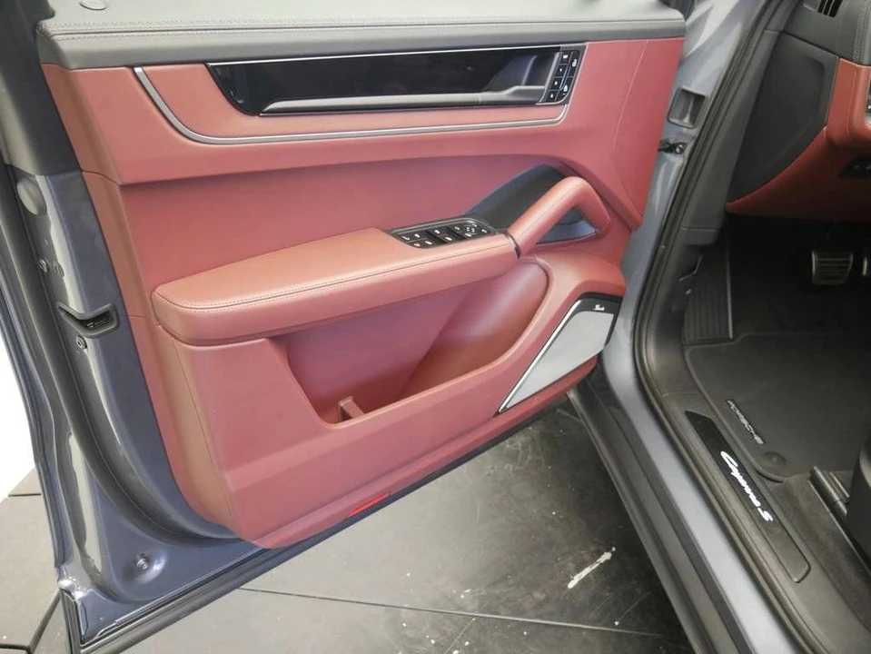 2026 Porsche 9Y0/9Y3 Cayenne Coupe - Image 4 of 5