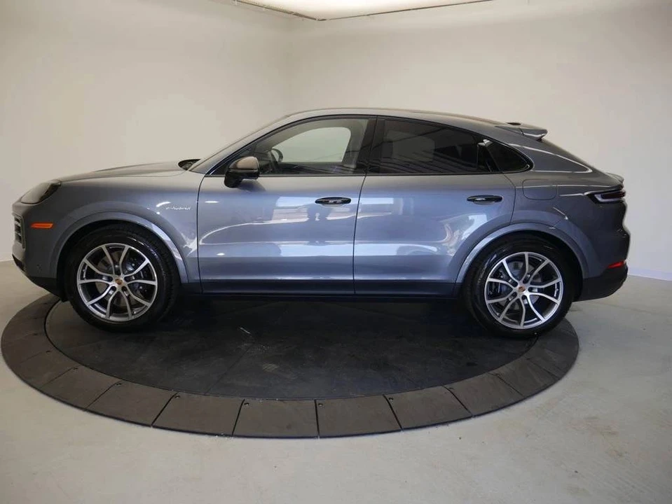 2026 Porsche 9Y0/9Y3 Cayenne Coupe - Image 2 of 5