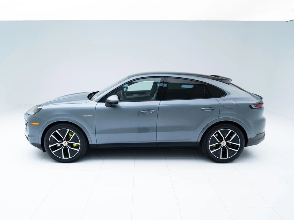 2026 Porsche 9Y0/9Y3 Cayenne Coupe - Image 2 of 31