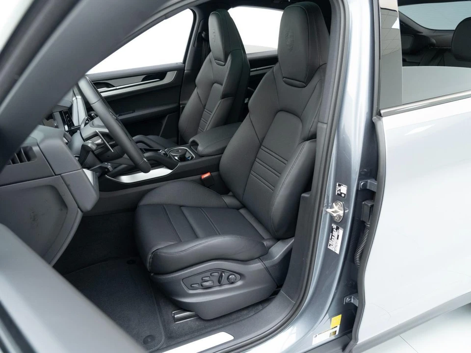 2026 Porsche 9Y0/9Y3 Cayenne Coupe - Image 5 of 31