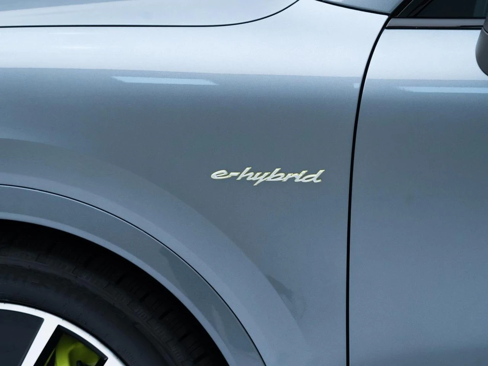 2026 Porsche 9Y0/9Y3 Cayenne Coupe - Image 13 of 31