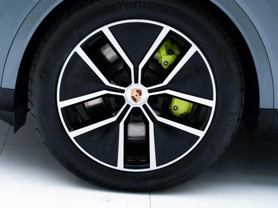 2026 Porsche 9Y0/9Y3 Cayenne Coupe - Image 12 of 31