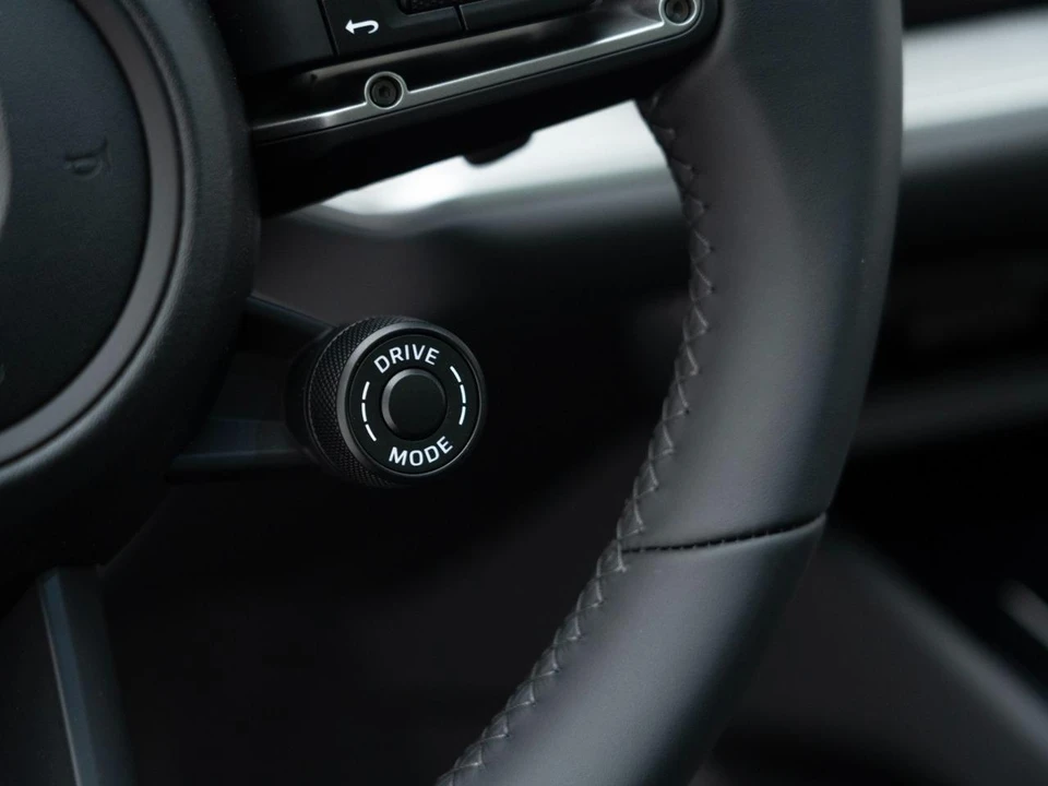 2026 Porsche 9Y0/9Y3 Cayenne Coupe - Image 28 of 31