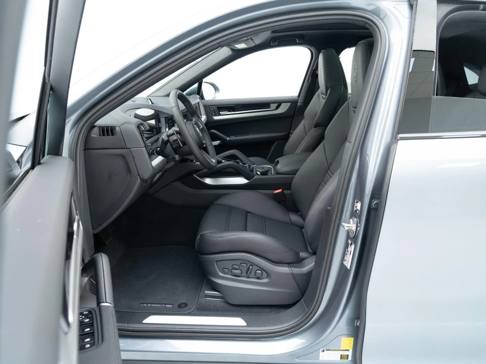 2026 Porsche 9Y0/9Y3 Cayenne Coupe - Image 18 of 31