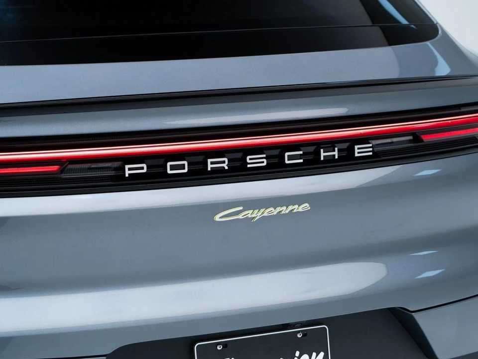 2026 Porsche 9Y0/9Y3 Cayenne Coupe - Image 14 of 31