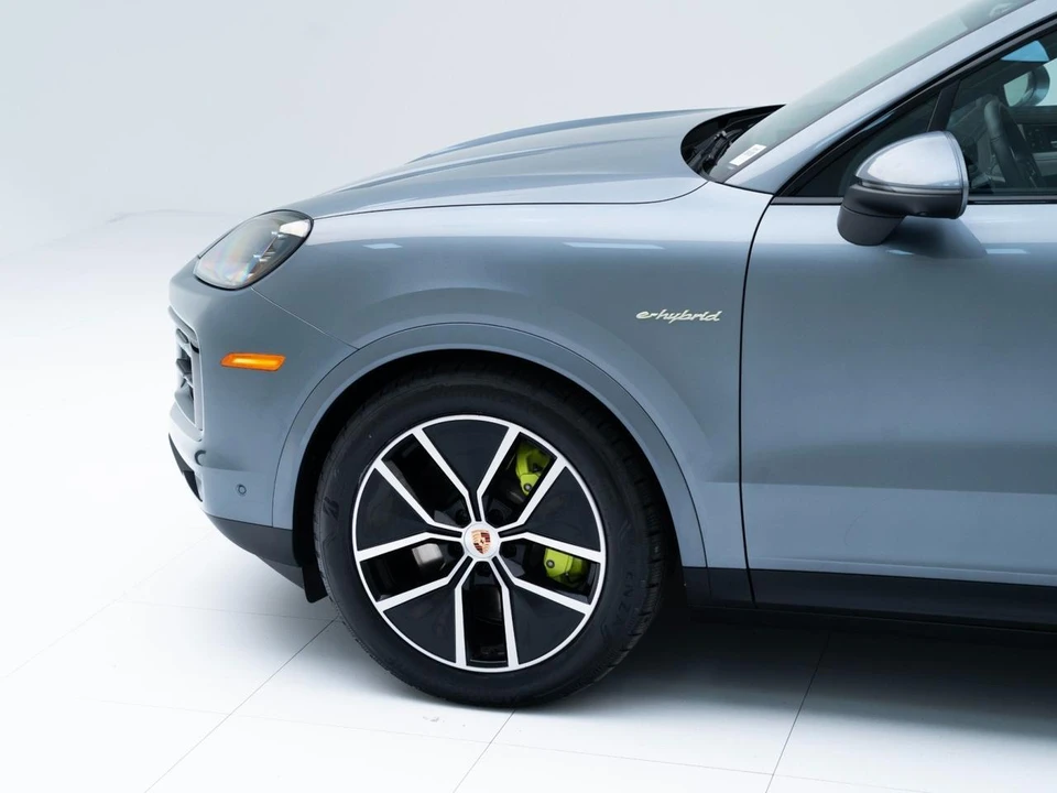 2026 Porsche 9Y0/9Y3 Cayenne Coupe - Image 11 of 31