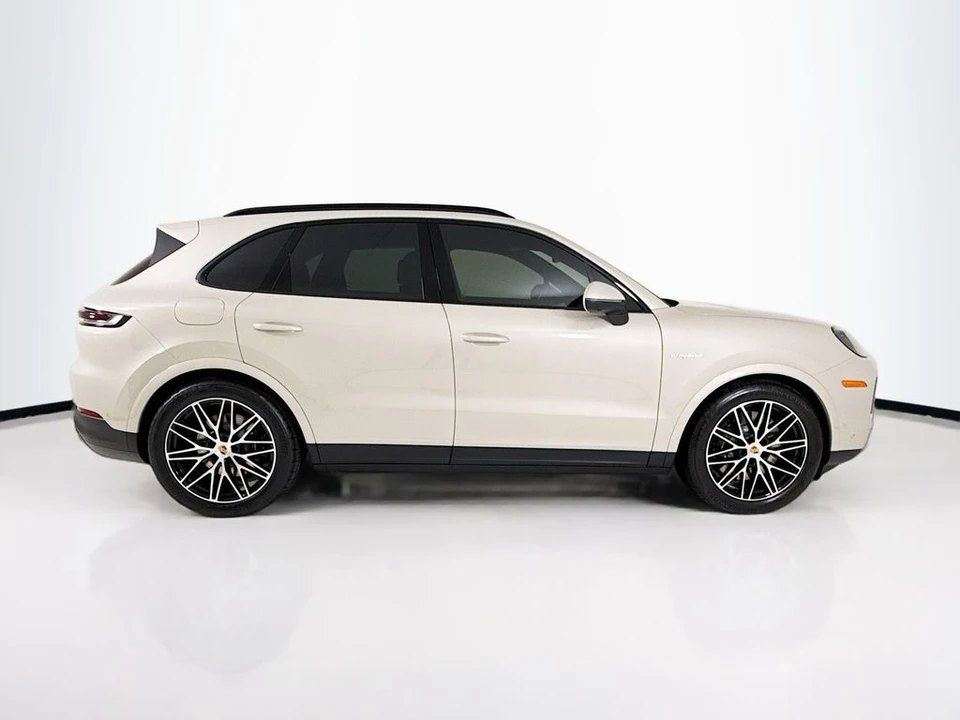 2026 Porsche 9Y0/9Y3 Cayenne - Image 8 of 31