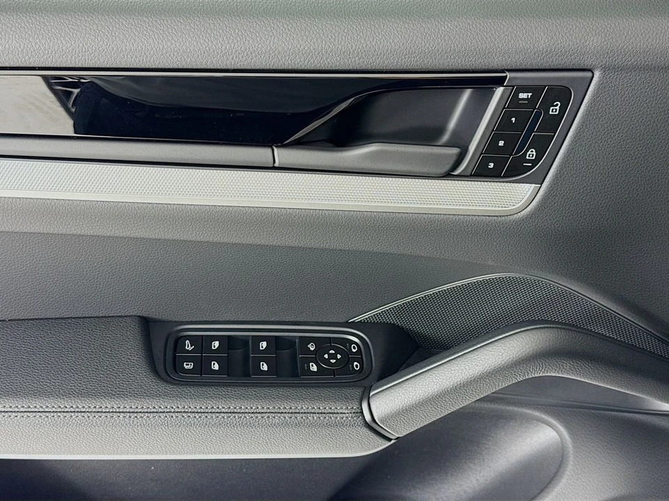 2026 Porsche 9Y0/9Y3 Cayenne - Image 11 of 31