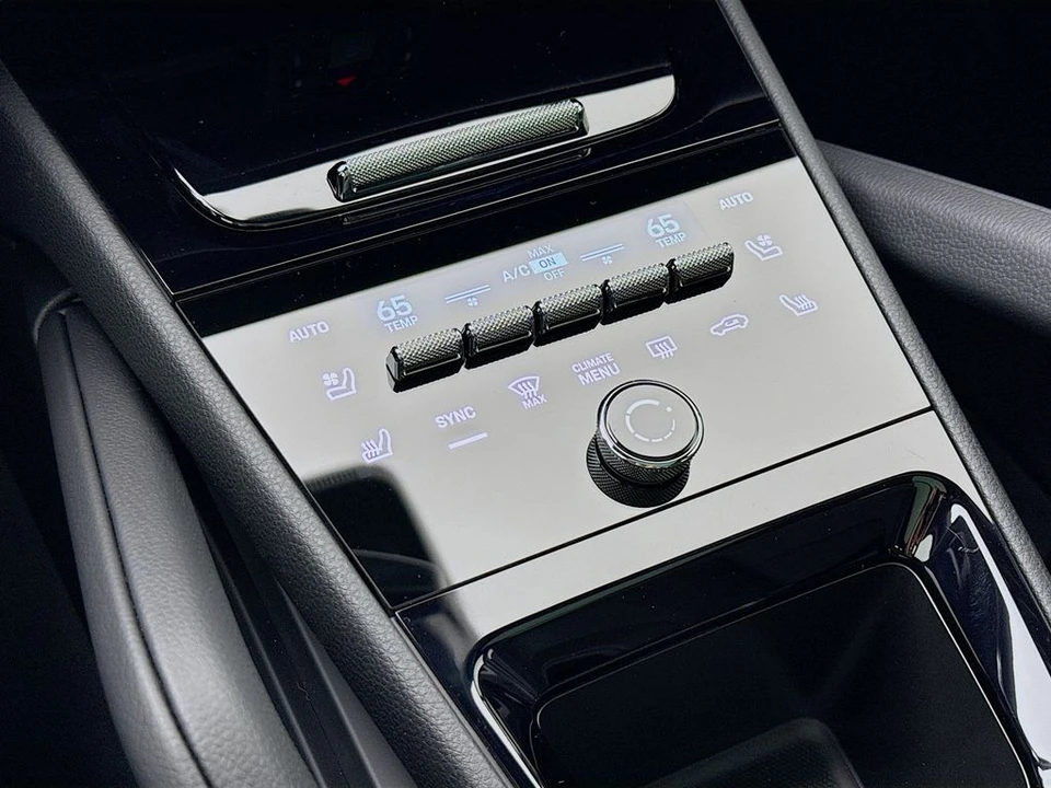 2026 Porsche 9Y0/9Y3 Cayenne - Image 24 of 31
