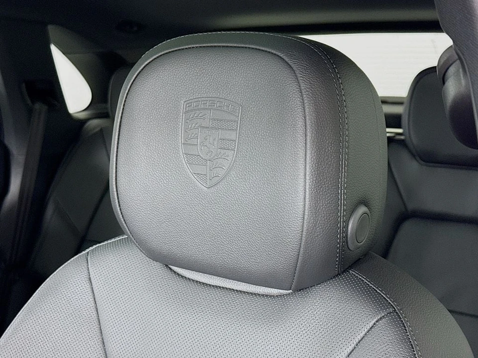 2026 Porsche 9Y0/9Y3 Cayenne - Image 15 of 31