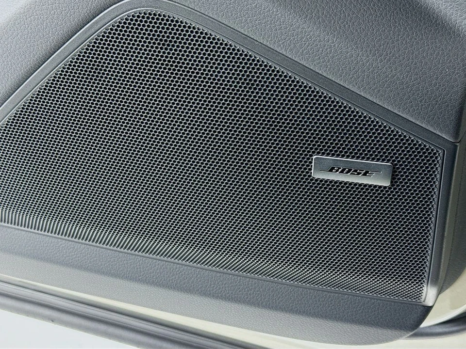 2026 Porsche 9Y0/9Y3 Cayenne - Image 13 of 31