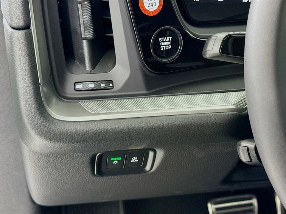 2026 Porsche 9Y0/9Y3 Cayenne - Image 16 of 31