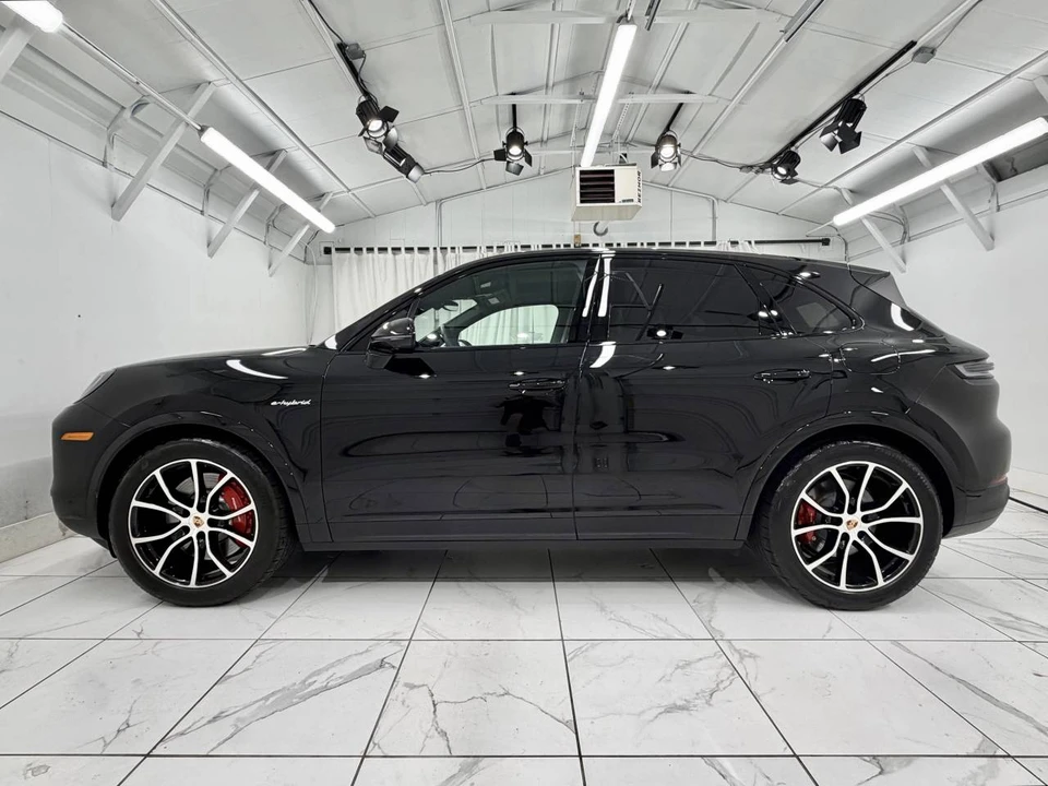2026 Porsche Cayenne - Image 2 of 5