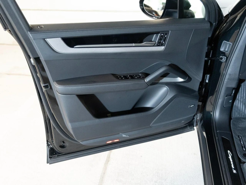 2026 Porsche 9Y0/9Y3 Cayenne - Image 16 of 30