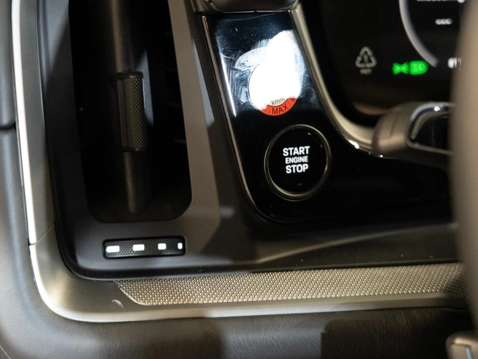 2026 Porsche 9Y0/9Y3 Cayenne - Image 24 of 30