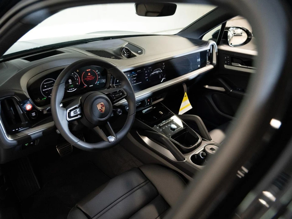 2026 Porsche 9Y0/9Y3 Cayenne - Image 4 of 30