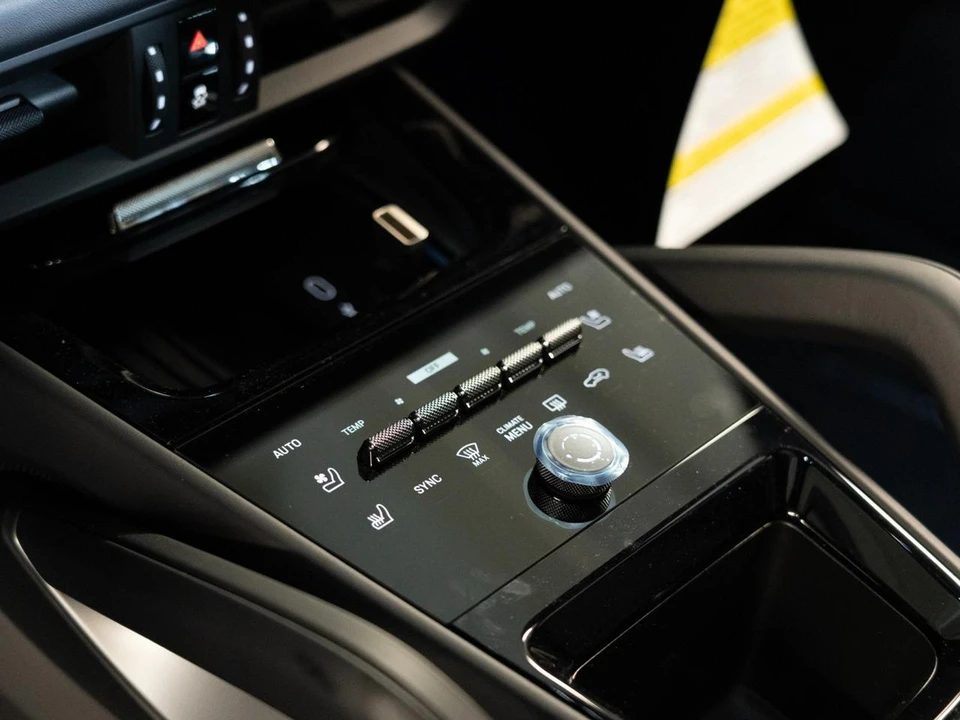 2026 Porsche 9Y0/9Y3 Cayenne - Image 22 of 30