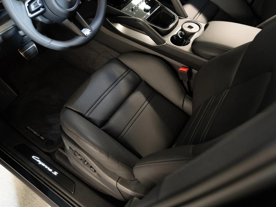 2026 Porsche 9Y0/9Y3 Cayenne - Image 14 of 30