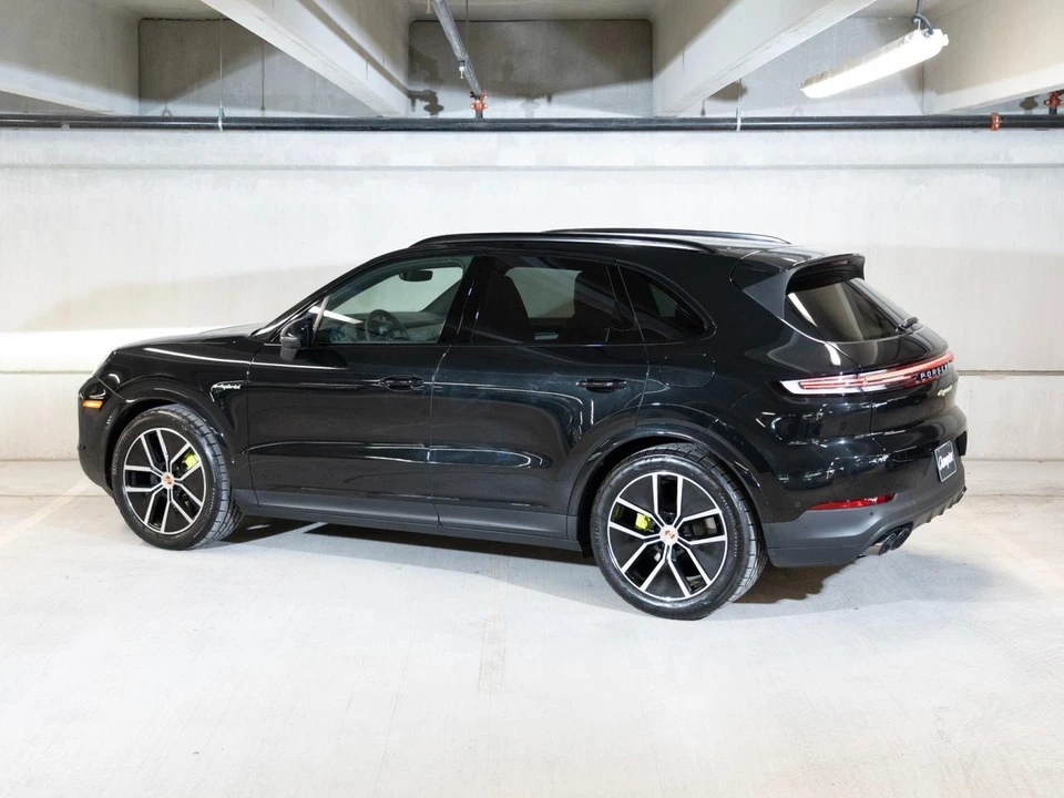 2026 Porsche 9Y0/9Y3 Cayenne - Image 3 of 30