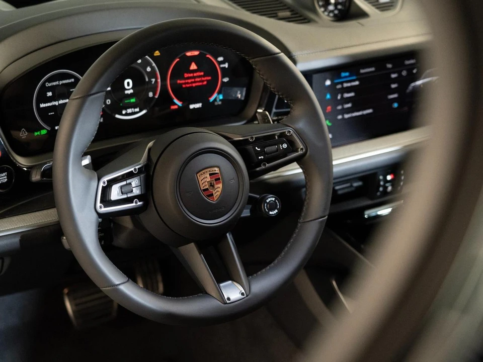 2026 Porsche 9Y0/9Y3 Cayenne - Image 15 of 30