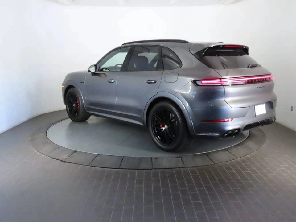 2026 Porsche Cayenne - Image 3 of 5