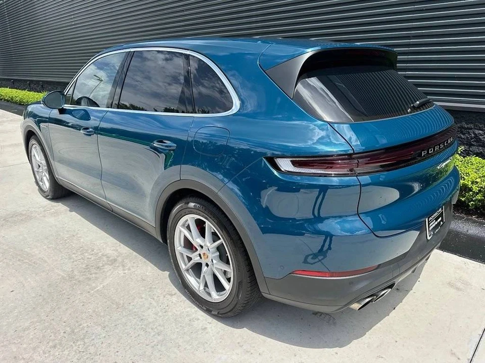 2026 Porsche 9Y0/9Y3 Cayenne - Image 3 of 5