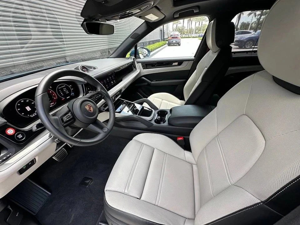 2026 Porsche 9Y0/9Y3 Cayenne - Image 4 of 5