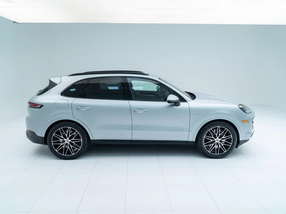 2026 Porsche 9Y0/9Y3 Cayenne S - Image 8 of 31
