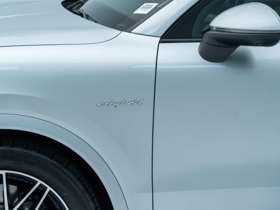 2026 Porsche 9Y0/9Y3 Cayenne S - Image 13 of 31