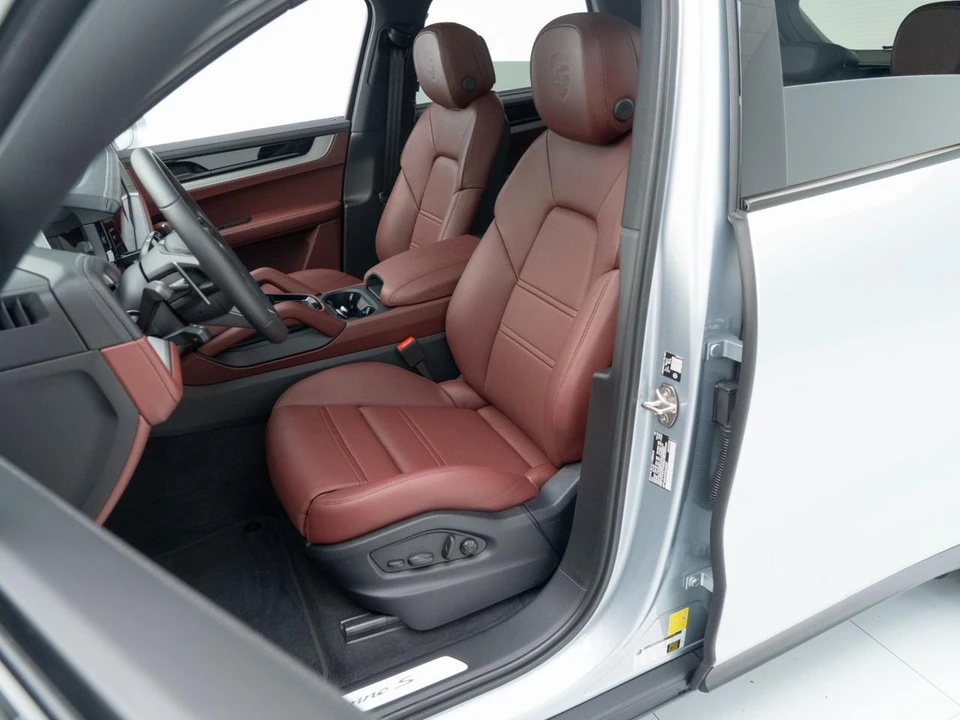 2026 Porsche 9Y0/9Y3 Cayenne S - Image 5 of 31