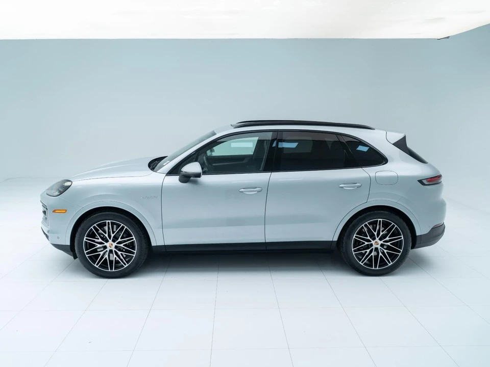 2026 Porsche 9Y0/9Y3 Cayenne S - Image 2 of 31