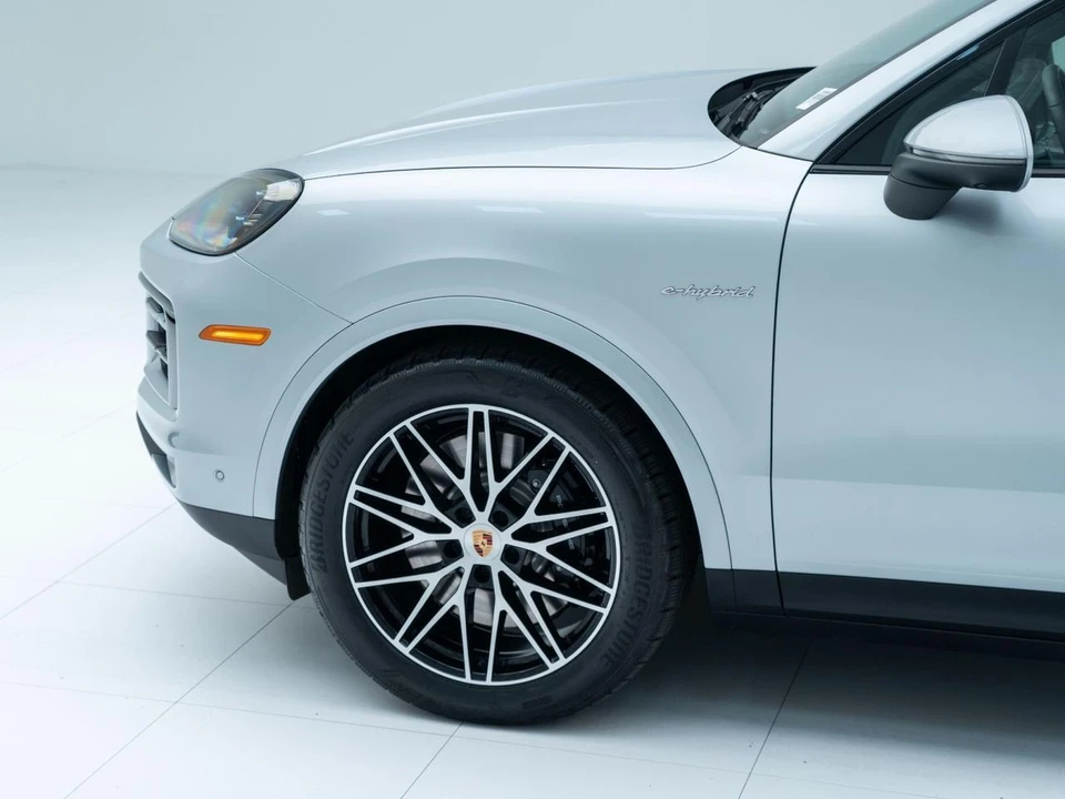 2026 Porsche 9Y0/9Y3 Cayenne S - Image 11 of 31