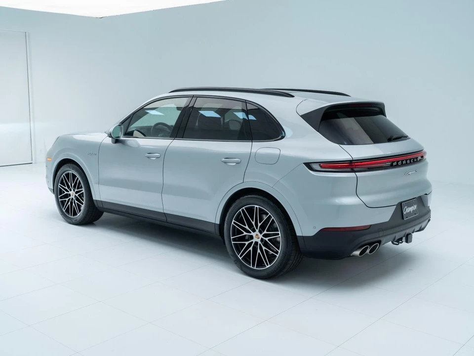 2026 Porsche 9Y0/9Y3 Cayenne S - Image 3 of 31