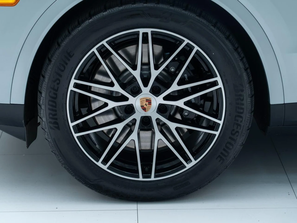 2026 Porsche 9Y0/9Y3 Cayenne S - Image 12 of 31